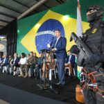 Governador Eduardo Riedel participou de entrega Medalha Águia da Fronteira a 32 personalidades em Dourados