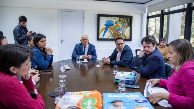 TCE-MS recebe mães atípicas para discutir falhas no atendimento a crianças com deficiência