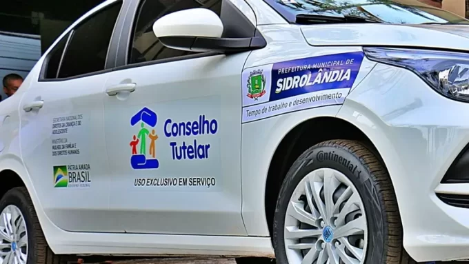 Babá é acusada de trancar menina de 10 anos em barraca para ser estuprada