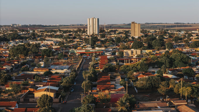 Calorão e tempestades: segunda-feira deve ser de tempo instável em Mato Grosso do Sul