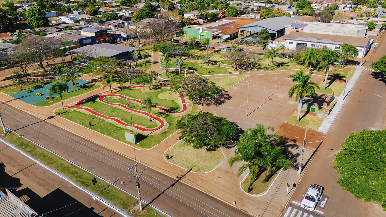 Vereador Lê pede construção de banheiro público na praça Tancredo Neves