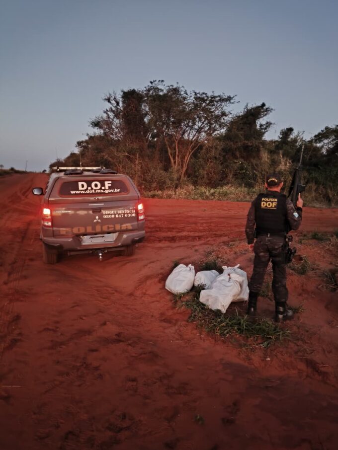 DOF apreende quase 20 quilos de drogas que eram transportados em moto