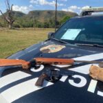 Durante cumprimento de mandado, policiais civis encontram armas em propriedade rural de São Gabriel do Oeste