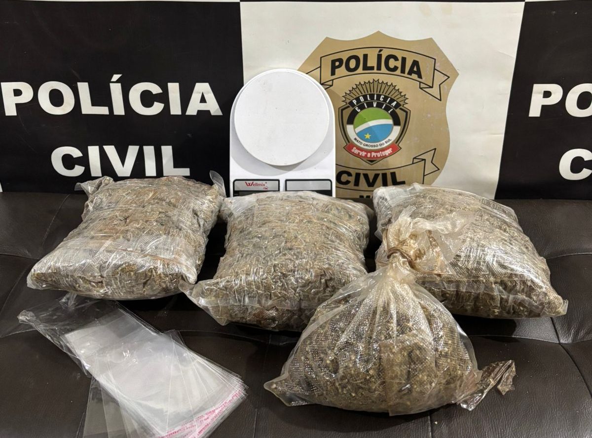 Polícia Civil, com apoio da PM, fecha entreposto de droga e prende homem em flagrante por tráfico de drogas, em Itaporã