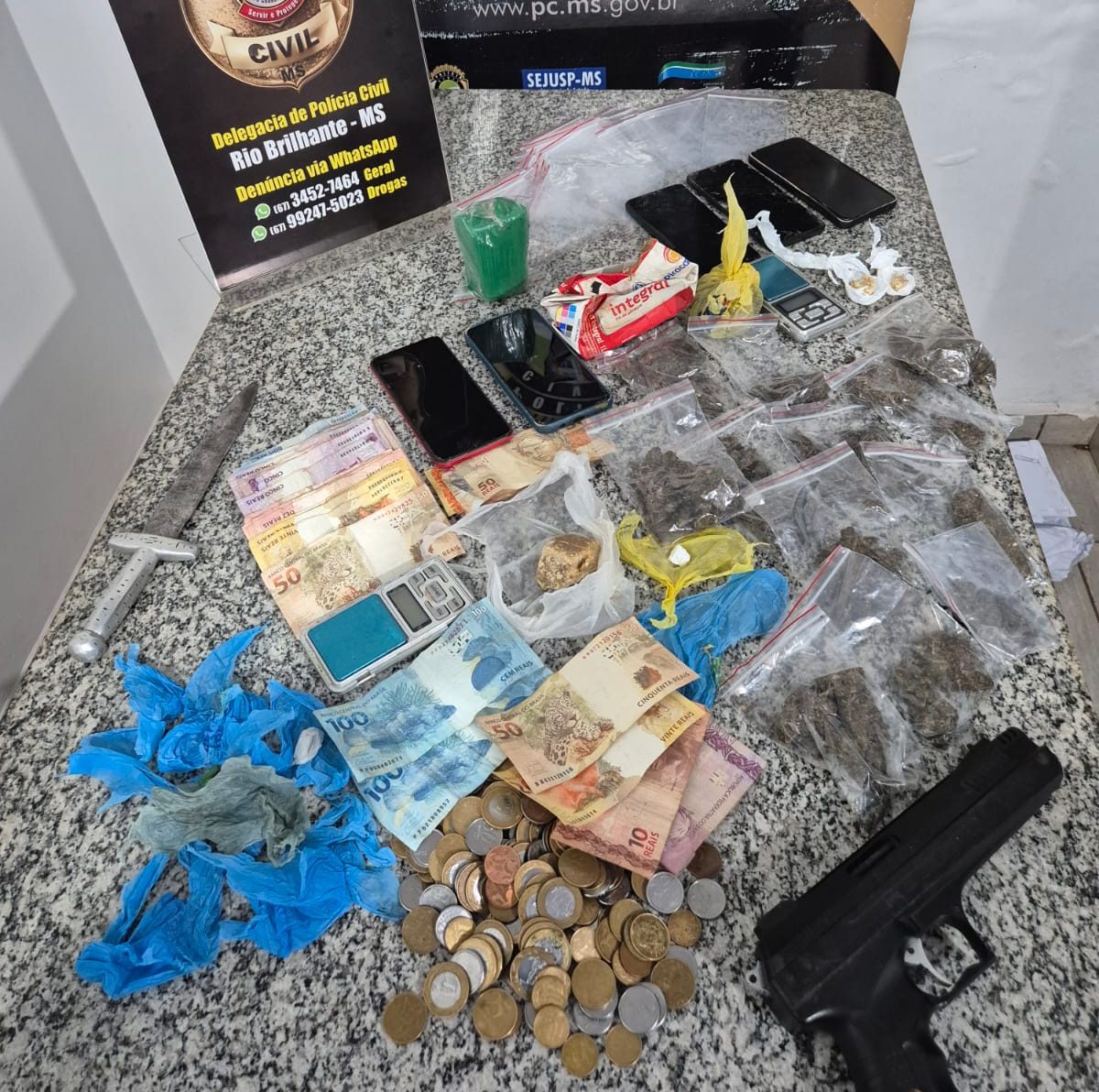 Polícia Civil desarticula ponto de tráfico de drogas eprende três em Rio Brilhante