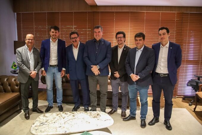 Ratinho, Carlos Massa, faz visita ao governador Eduardo Riedel no lançamento do GOV MS 4.0