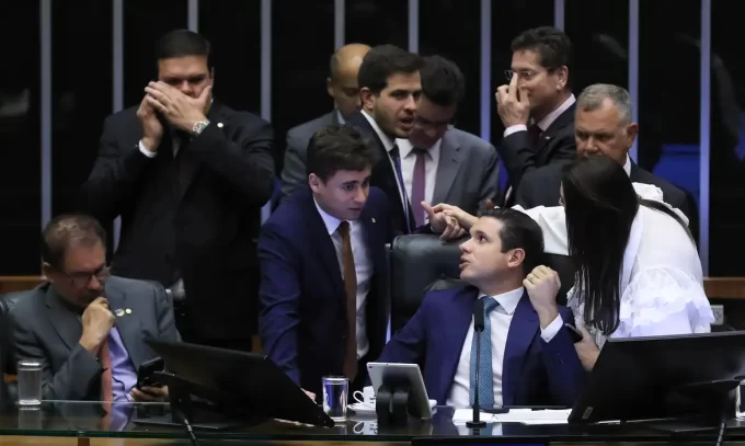 PEC da Blindagem se estenderá a deputados estaduais e distritais
