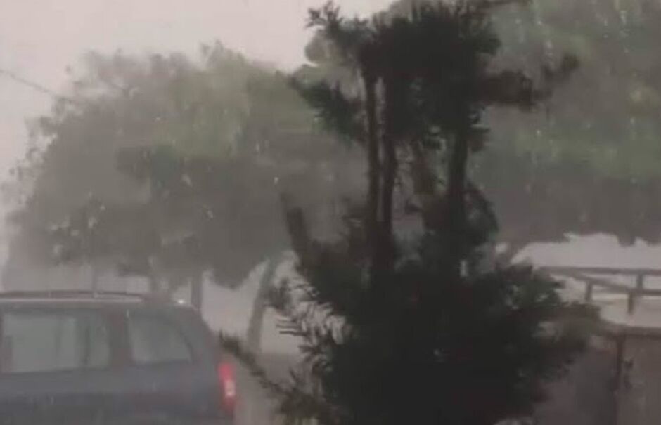 Com estragos já registrados, alerta de perigo para tempestade é prolongado em MS