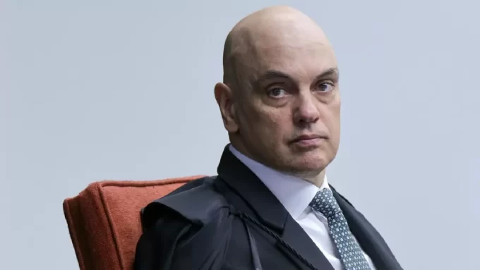 Moraes reconhece erro judicial e concede liberdade provisória a réu do 8/1