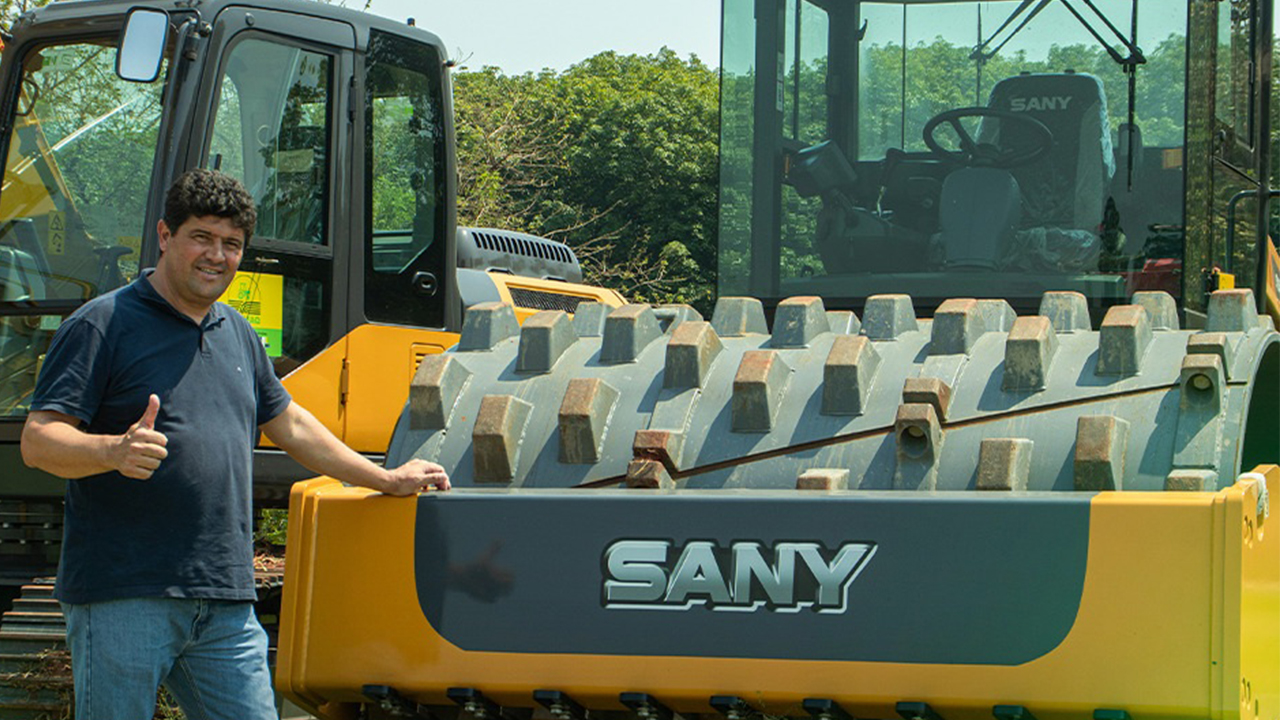 Sidrolândia recebe novo rolo compactador para reforçar manutenção das estradas rurais