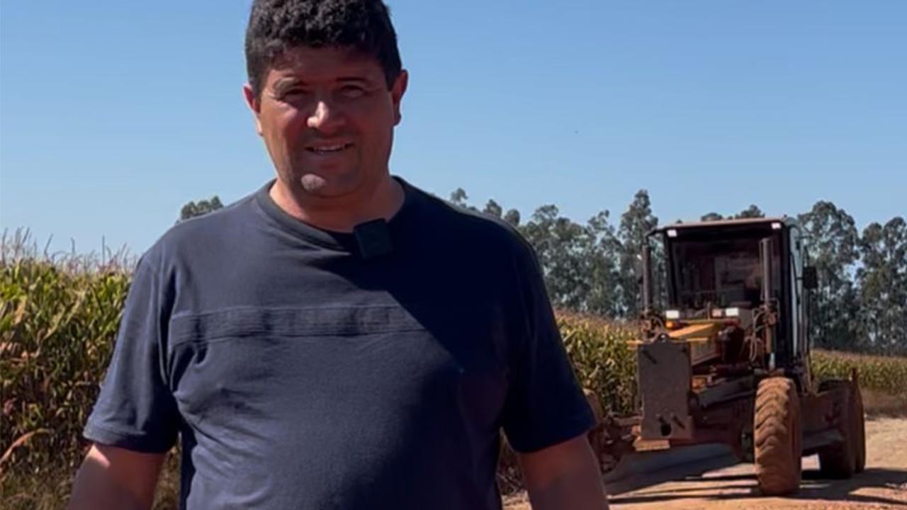 Prefeito destaca recuperação de estradas rurais e afirma que investimento “retorna muito rápido”