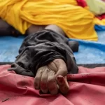 Moradores recuperam mais de 60 corpos em mata no Rio; mortos passam de 100