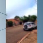 Vídeo: moradora denuncia homem que se masturba em frente a casas há 20 anos em bairro de Sidrolândia