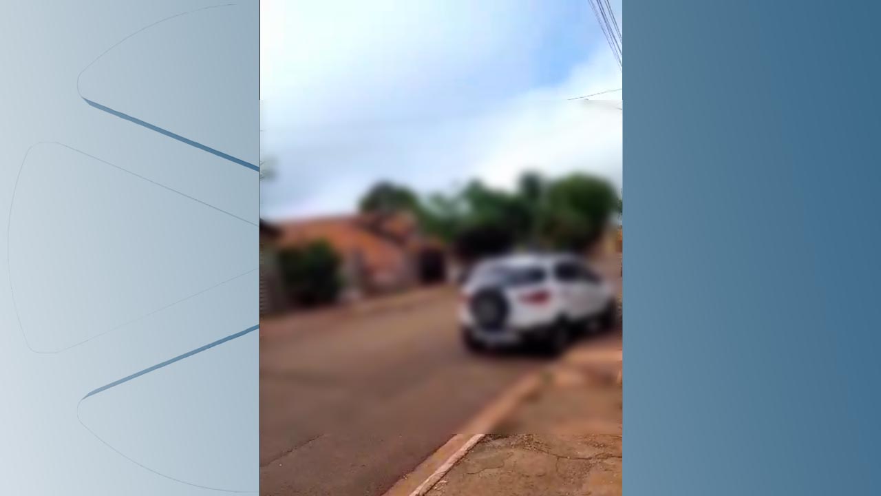 Vídeo: moradora denuncia homem que se masturba em frente a casas há 20 anos em bairro de Sidrolândia