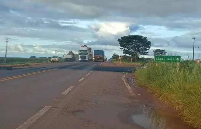 Homem morre ao ser atropelado e tem corpo dilacerado na BR-060, entre Sidrolândia e Campo Grande