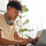 Participantes do ‘Pé-de-Meia’ agora podem consultar informações pelo portal do MEC