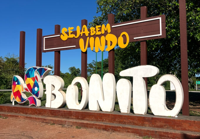 Nova Taxa de Conservação em Bonito gera onda de cancelamentos e mobilização do setor turístico