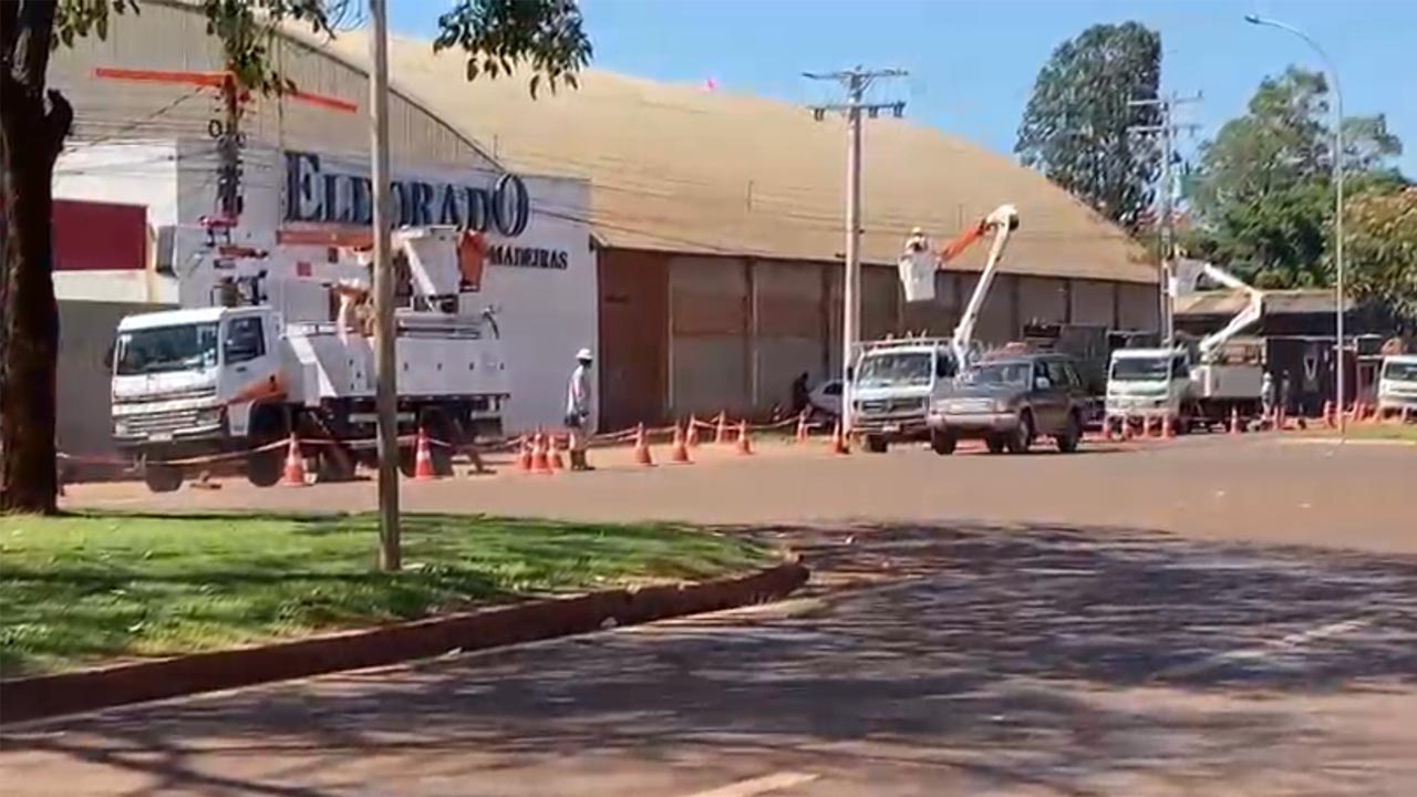 Após seguidos apagões, equipe da Energisa realiza manutenção em área com histórico de rompimentos e fogo em transformador