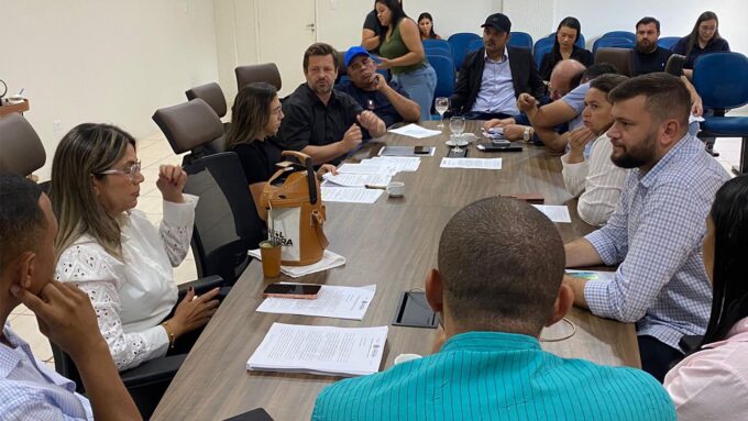 Vereadores e secretários buscam solução para impasse no descarte de bags em Sidrolândia