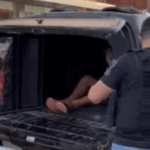 Homem é preso após arrancar orelha do pai com mordida