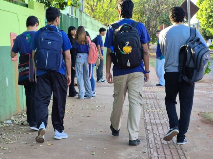 Matrículas em escolas estaduais podem ser feitas a partir desta segunda-feira