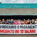 Sem receber 13º, médicos, enfermeiros e administrativos cruzam os braços na Santa Casa