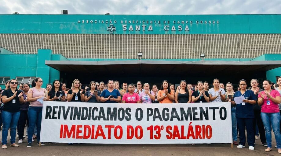 Sem receber 13º, médicos, enfermeiros e administrativos cruzam os braços na Santa Casa