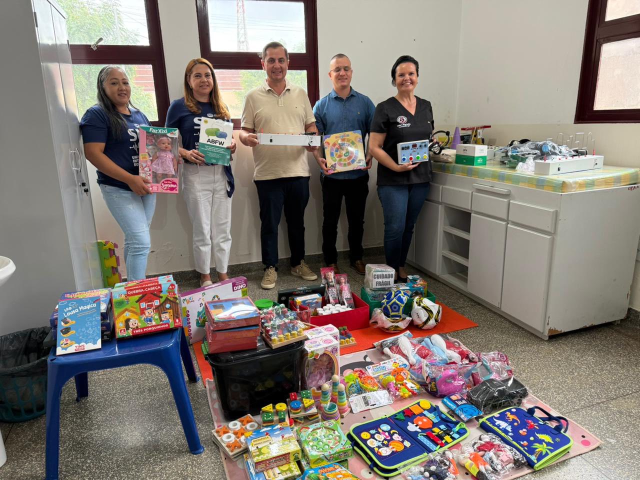 Entrega de materiais terapêuticos marca novo momento para o atendimento infantil em Jardim