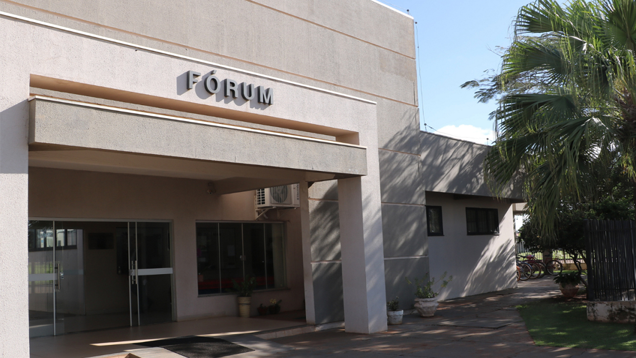 Justiça libera mais quatro do monitoramento em esquema de corrupção liderado por Claudinho Serra