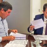 Projeto que cria sistema de coleta de embalagens veterinárias é entregue ao governador