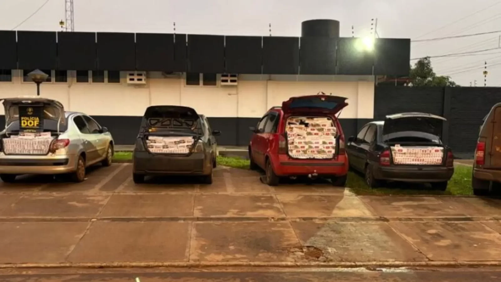 Quatro são presos com mais de 3 mil cigarros contrabandeados na BR-060