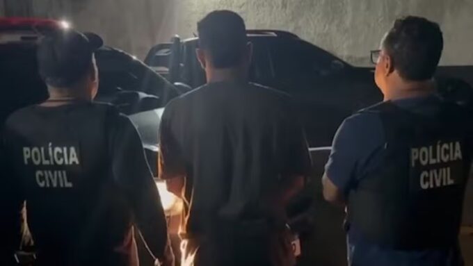 Homem é preso após ser flagrado pela esposa abusando da enteada