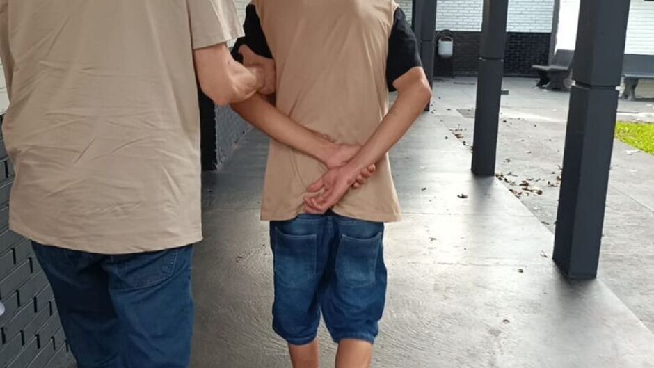 Confundido com traficante, policial descobre ‘boca de fumo’ e jovem é preso com 250g de cocaína em Dourados