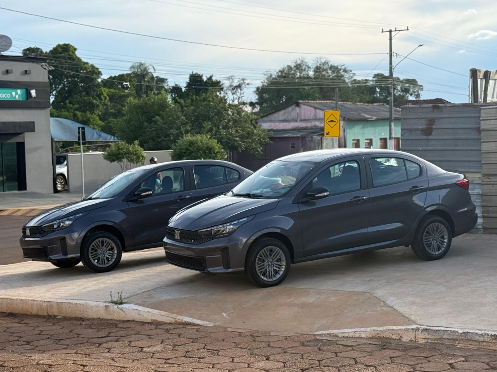 Nioaque recebe novos veículos e ambulância para reforçar a saúde