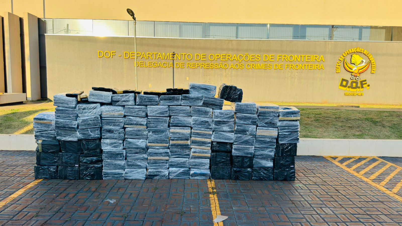 DOF apreende quase duas toneladas de maconha escondidas em carga de óleo de soja