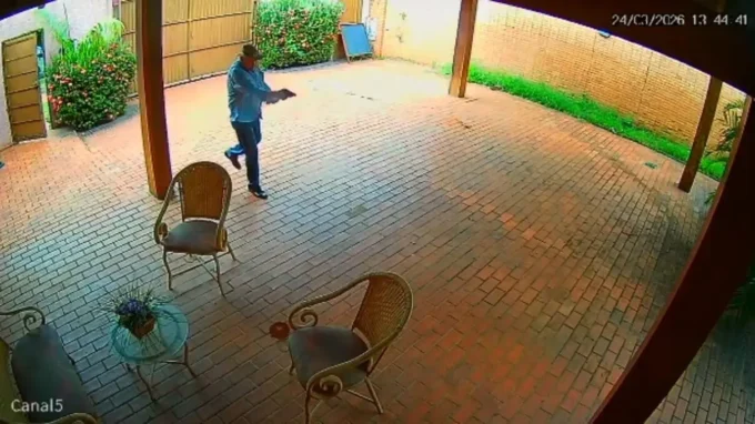 Vídeo: Ex-prefeito chega atirando e mata fiscal em Campo Grande, mostram câmeras