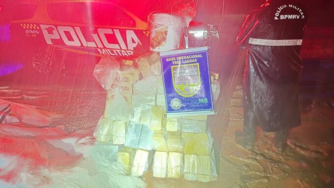 Carreta com mais de 470 kg de cocaína tomba na MS-040