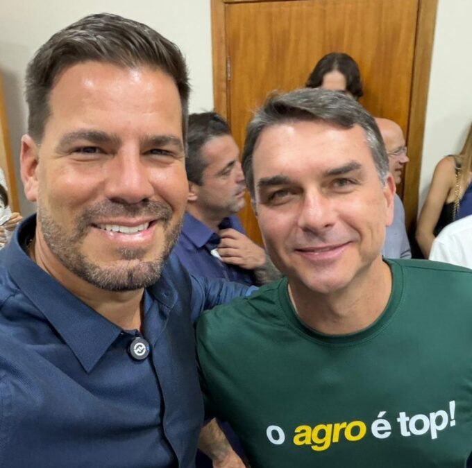 Com apoio da família Bolsonaro, Capitão Contar reforça projeto da direita para o Senado em Mato Grosso do Sul
