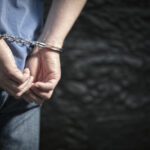 Homem é preso após agredir companheira e tentar enforcamento na Vila Tereré, em Sidrolândia