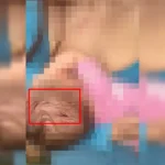 Homem tenta agredir namorada e fura cabeça da filha que era amamentada