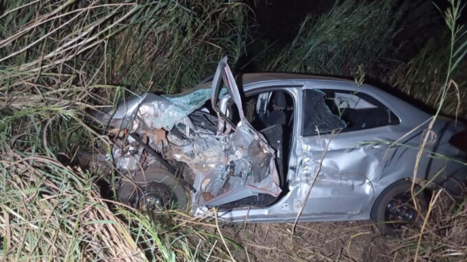 Batida entre carro e carreta de cana deixa criança de 8 anos em estado grave na BR-060
