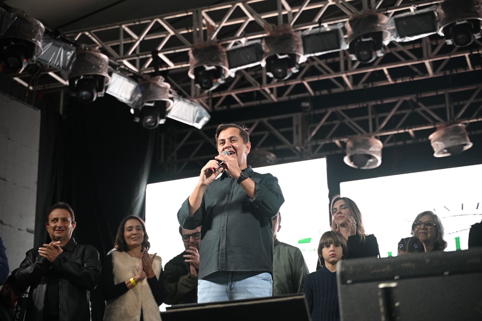 Show de aniversário de Jardim reúne grande público e movimenta economia local
