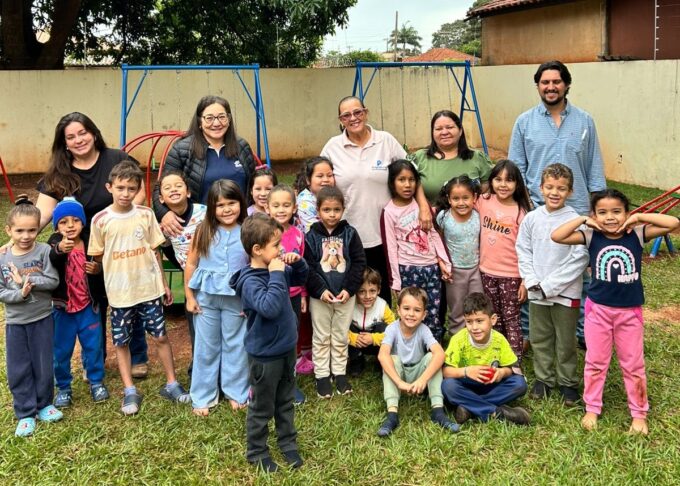 Vereadora Professora Juscinei Claro entrega dois novos parquinhos ao Instituto Apasentar em Sidrolândia
