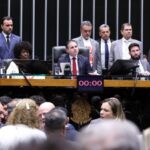 Câmara aprova em dois turnos fim da escala 6×1 com jornada máxima de 40 horas semanais  Fonte: Agência Câmara de Notícias