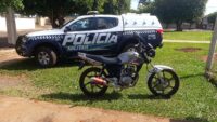 Motociclista é flagrado empinando moto no centro de Sidrolândia e acaba na delegacia