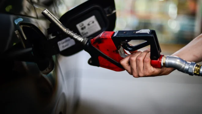 Petrobras anuncia aumento de R$ 0,48 na gasolina para distribuidoras