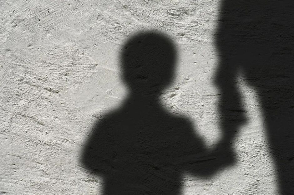 Homem estupra criança de 5 anos e tenta comprar silêncio em Dourados: ‘vou te dar pão com linguiça’