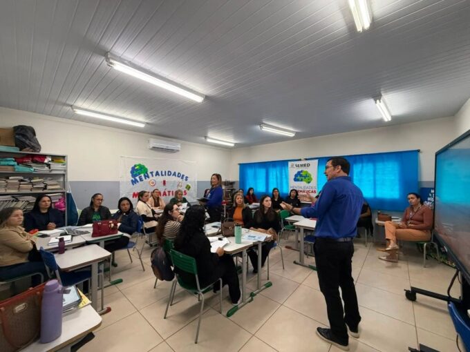 Professores da Educação Infantil participam de jornada formativa sobre o ensino da Matemática