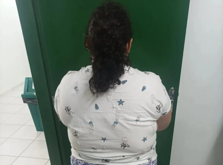 Mulher de 37 anos que fingiu ter 12, foi adotada e ganhou festa