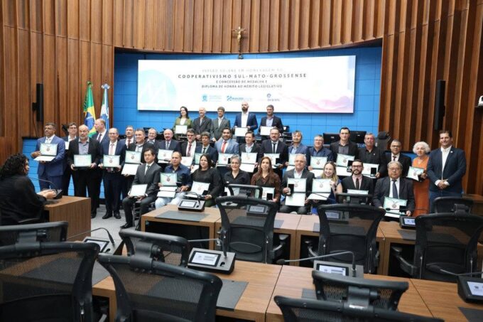 Cooperativa de Transportes de Sidrolândia é Homenageada na Assembleia Legislativa por Contribuição ao Cooperativismo de MS